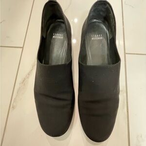 Stuart Weitzman Closed Toe Women’s Shoes Like new!!
